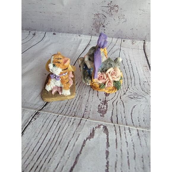 2 Kitty Resin Figures Gray Orange Tabby Cats knick Knacks In Basket Hat - Picture 7 of 9